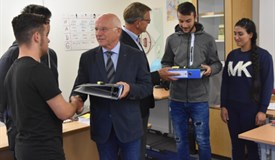 Wolfgang Rabach und Rainer Voss überreichten die Clubspende im BBZ